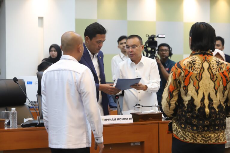 Keluarga Afif Maulana Mengadu ke Komisi III DPR, Sufmi Dasco Minta Polisi Terbit Surat Ekshumasi 4 WhatsApp Image 2024 08 05 at 12.58.45 55f62192