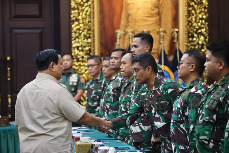 Prabowo Beri Arahan 40 Nakes yang Akan Tugas Misi Kemanusiaan Gaza: RI Harus Tunjukkan Solidaritas 4 WhatsApp Image 2024 08 07 at 18.07.29 49854a59