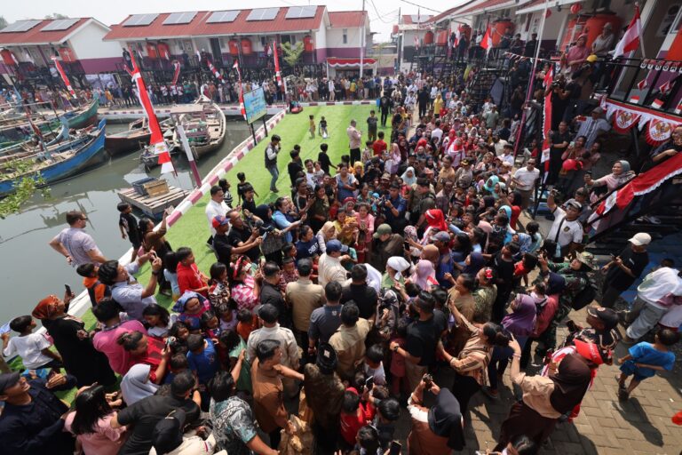 Prabowo Cek Kondisi Rumah Apung Muara Angke, Disambut Antusias Warga 4 WhatsApp Image 2024 08 14 at 17.29.34 8b8822db