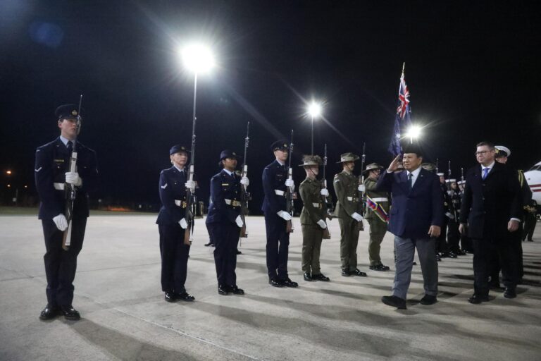 Prabowo Tiba di Bandara Canberra untuk Kunker, Disambut Jajar Kehormatan 4 WhatsApp Image 2024 08 20 at 07.32.34 ce3ed8ed