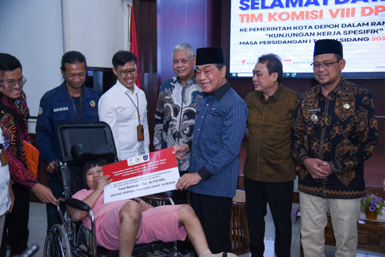 Moekhlas Sidik Salurkan Bantuan ATENSI di Depok, Komitmen Tingkatkan Kualitas Hidup Masyarakat 4 sidik