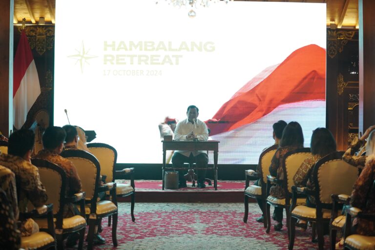 Prabowo Beri Pembekalan Para Calon Anggota Kabinet, Pengamat: Terobosan Baru dalam Sejarah 4 WhatsApp Image 2024 10 18 at 12.25.35 3f44fbfc