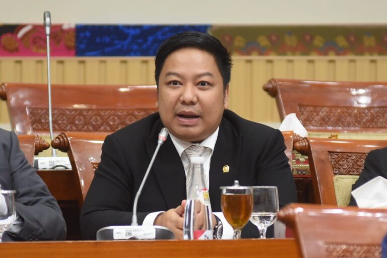 Komisi XIII DPR Bahas RUU Ekstradisi Indonesia–Rusia, Rofiqi Soroti Desersi TNI 4 Rofikiii
