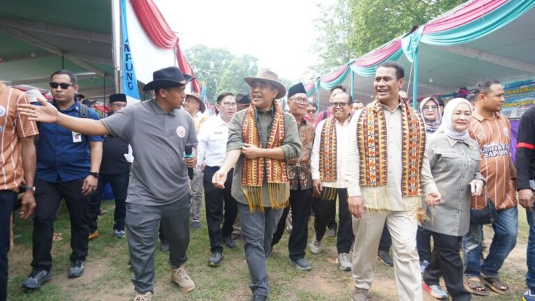 Muzani dan Mentan Amran ke Lampung, Selesaikan Masalah Pertanian dan Peternakan 4 WhatsApp Image 2024 11 16 at 18.22.56 6dc07475