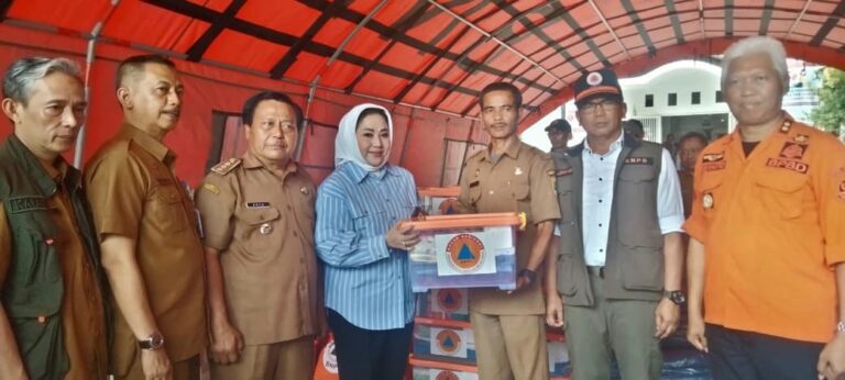 Wardatul Asriah Tinjau Lokasi Banjir di Karawang dan Apresiasi Kinerja BNPB 4 6d4bc526a48ff7278ebbdcc3da9e3e47