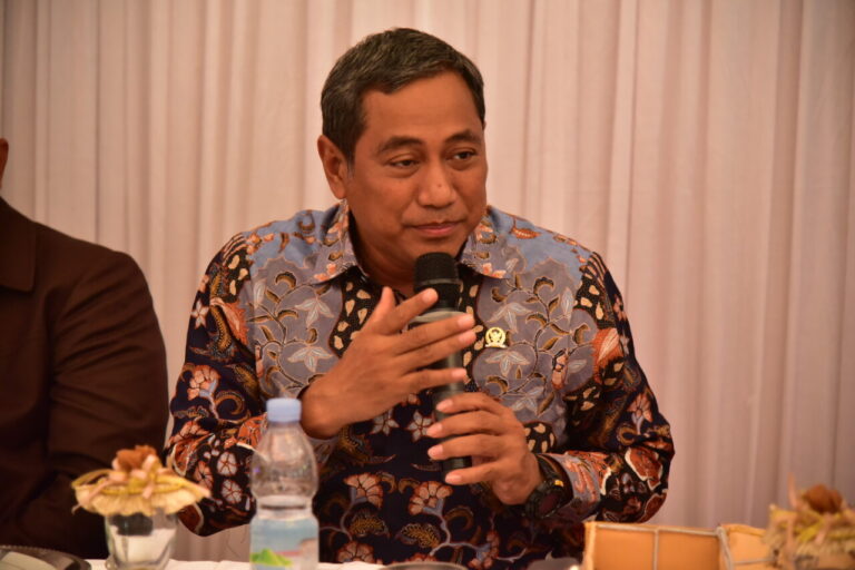 PLTB Jeneponto Jadi Percontohan, Legislator Minta Bangun Juga di Pangandaran 4 Anggota Komisi XII DPR RI Rokhmat Ardiyan dalam Kunjungan Kerja Komisi XII DPR ke PLTB Tolo Jenepont20241210210247
