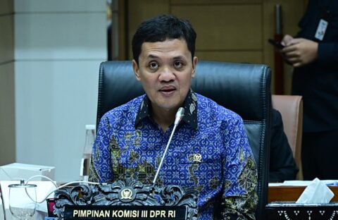 Ketua Komisi III DPR Ucapkan Selamat Hari Bhayangkara ke-79, Dorong Polri Semakin Profesional dan Presisi 17 Ketua Komisi III DPR RI Habiburokhman saat Rapat Dengar Pendapat RDP bersama Badan Keahlian BK S20241202193300