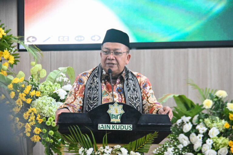 Komisi VIII DPR RI Dukung Transformasi IAIN Kudus Menjadi UIN Sunan Kudus 4 Ketua Tim Kunker Komisi VIII Abdul Wachid saat memberikan sambutan dalam pertemuan di IAIN Kudus Ku20241208154215