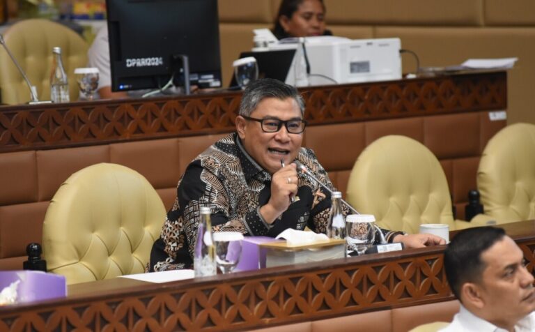 Komisi V DPR Evaluasi AirNav Indonesia Agar Perbarui Peralatan dan Perbaiki Manajemen 4 WhatsApp Image 2024 12 04 at 13.58.17 9b38b8e1