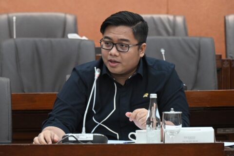 Anggota Komisi VI DPR RI Kawendra Lukistian dalam agenda Rapat Dengar Pendapat Komisi VI DPR RI den20250210185315