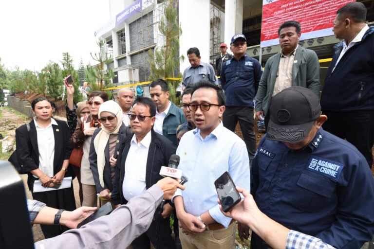 Wakil Ketua Bambang Haryadi saat diwawancara awak media usai memimpin Panja Lingkungan Hidup Komisi20250210152433