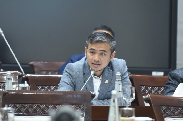 Imron Amin Minta BPDPKS Tidak Hanya Beri Beasiswa Tetapi Juga Lapangan Kerja Setelah Lulus 4 WhatsApp Image 2025 02 18 at 14.16.25 c56f104b
