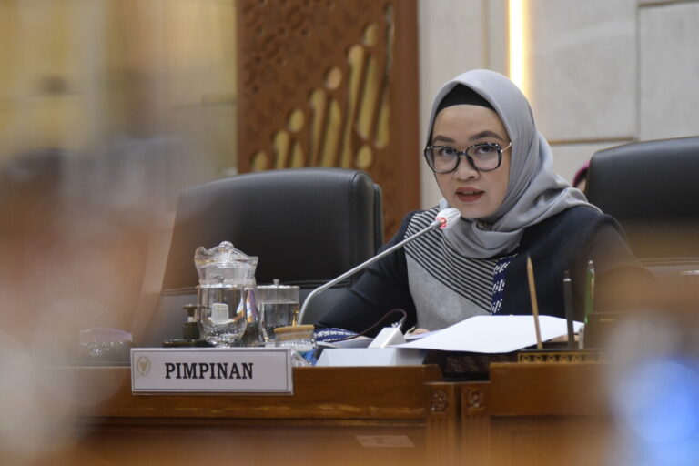 Dorong Pemenuhan Hak Termasuk THR untuk Pekerja yang Kena PHK Jelang Idulfitri 4 Wakil Ketua Komisi IX DPR RI Putih Sari Foto Munchen vel20250311082008