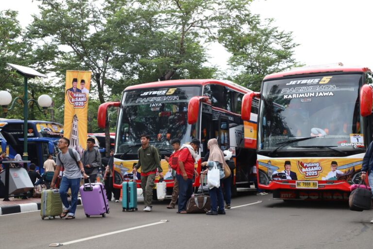 Pulang Basamo Andre Rosiade Gelombang Kedua, 150 Bus Bawa 7.500 Perantau Menuju Sumbar 4 WhatsApp Image 2025 03 23 at 18.06.41 dcd877b8