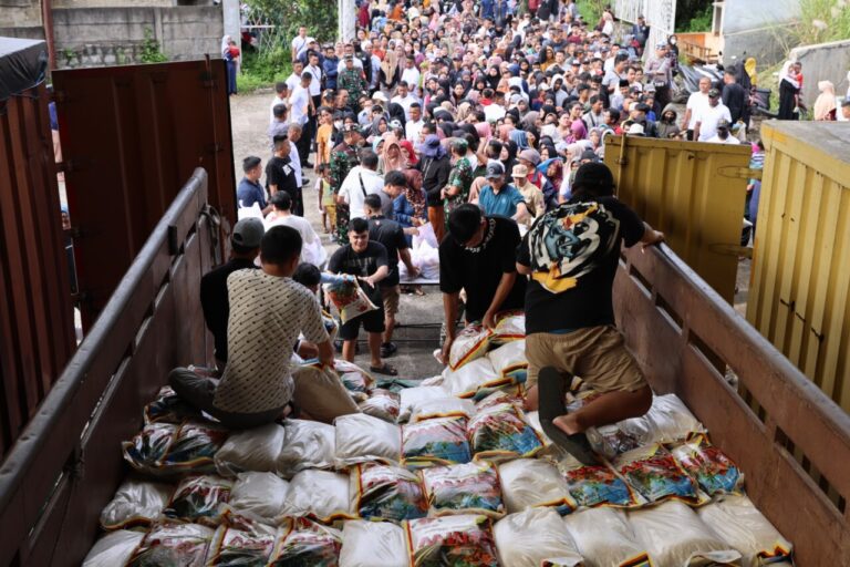 Bahagia Warga Desa Cijayanti Terima Sembako Rutin Tahunan dari Prabowo: Alhamdulillah! 4 WhatsApp Image 2025 03 25 at 15.18.38 b07cfa08
