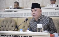 Anggota Komisi II DPR RI Heri Gunawan dalam Rapat Dengar Pendapat RDP Komisi II DPR RI dengan Ketu20250423203150