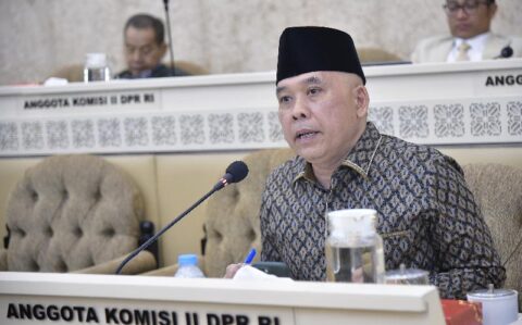 Anggota Komisi II DPR RI Heri Gunawan dalam Rapat Dengar Pendapat RDP Komisi II DPR RI dengan Ketu20250423203150