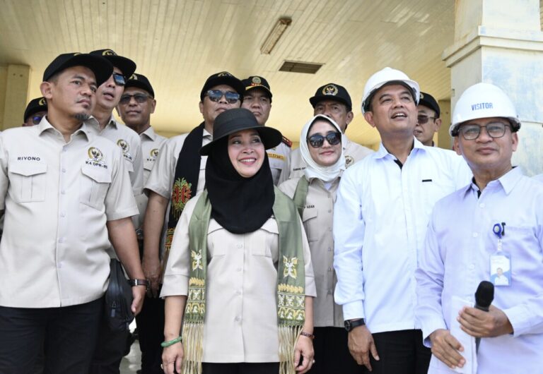 Bermanfaat bagi Nelayan, Komisi IV Minta Pembangunan SKPT Sabang Aceh Segera Selesaikan 4 Ketua Komisi IV DPR RI Siti Hediati Hariyadi bersama tim saat Kunjungan Kerja Reses Komisi IV DPR 20250414111144