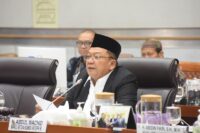 Wakil Ketua Komisi VIII DPR RI Abdul Wachid saat memimpin Rapat Kerja dan Rapat Dengar Pendapat Umu20250429093933