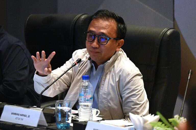 Komisi XII Dorong Transisi Energi Ramah Lingkungan di NTT 4 Wakil Ketua Komisi XII DPR RI Bambang Hariyadi saat melakukan kunjungan spesifik ke Labuan Bajo Man20250425160155