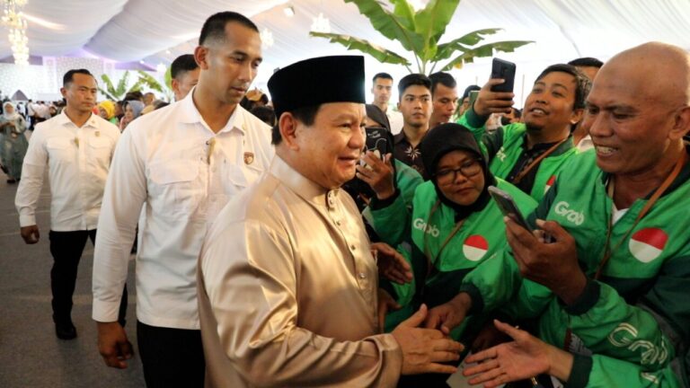 Kesan Bahagia Para Ojol Kali Pertama Lebaran bareng Prabowo di Istana 4 WhatsApp Image 2025 03 31 at 15.28.34 87051113