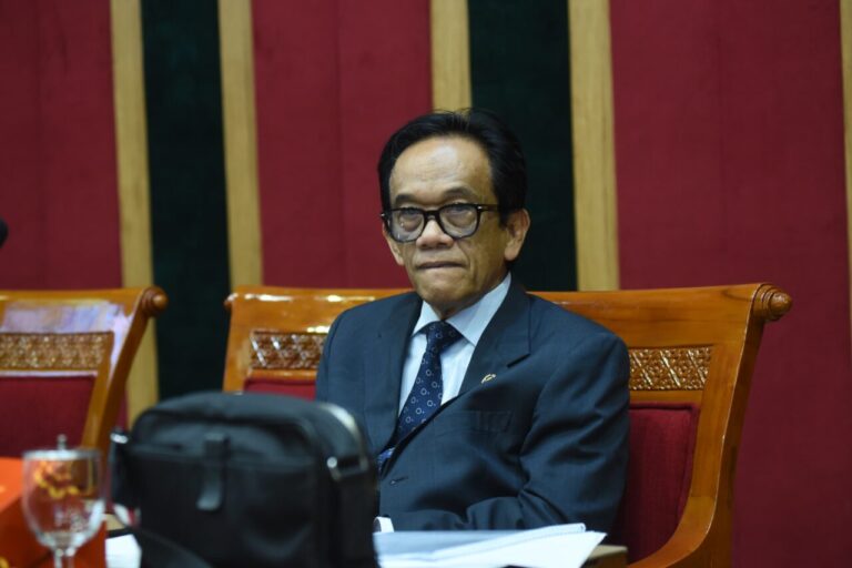 Anggota Komisi X DPR RI La Tinro La Tunrung dalam RDPU Panja RUU tentang Sisdiknas di Gedung Nusan20250521085659