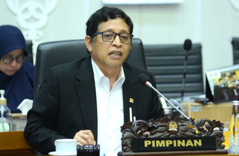 Baleg DPR RI: RUU PPRT Harus Tegaskan Kepastian Hukum Hubungan Kerja 4 Ketua Badan Legislasi Baleg DPR RI Bob Hasan dalam Rapat Dengar Pendapat Umum RDPU Baleg DPR R20250521091540