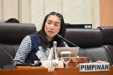 Wakil Ketua Komisi VII DPR RI Rahayu Saraswati Djojohadikusumo saat memimpin Rapat Kerja Komisi VII20250502091139
