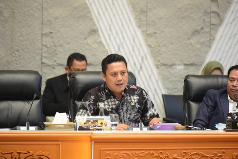 Wakil Ketua Komisi V DPR Usulkan Potongan Maksimal 10 Persen untuk Driver Ojol Masuk RUU Transportasi Online 4 WhatsApp Image 2025 05 22 at 10.53.47 231b6c43
