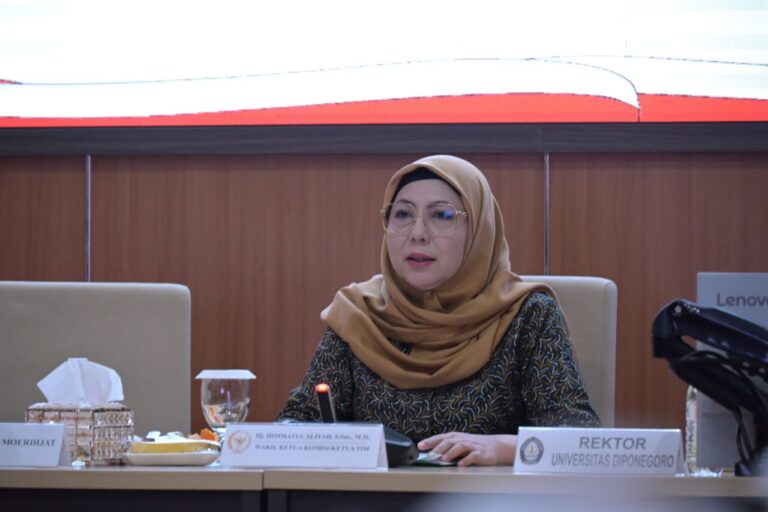 DPR Dorong Prinsip Keadilan dan Akuntabilitas dalam Agenda Iklim Global 4 Wakil Ketua Komisi X DPR RI Himmatul Aliyah saat kunjungan kerja di bidang kebudayaan yang berfoku20250704155217
