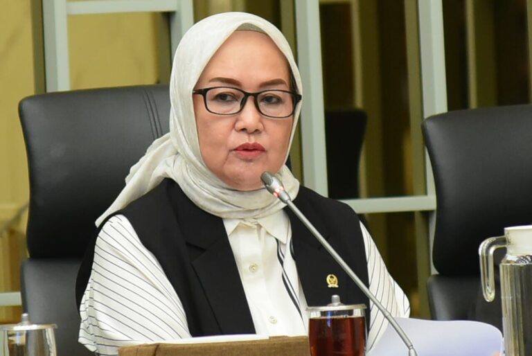 Dukung Anggaran Bapanas 2026 untuk Perkuat Ketahanan Pangan 4 Anggota Komisi IV DPR RI Dwita Ria Gunadi dalam Rapat Kerja Komisi IV DPR RI dengan Kepala Bapanas d20250904212605