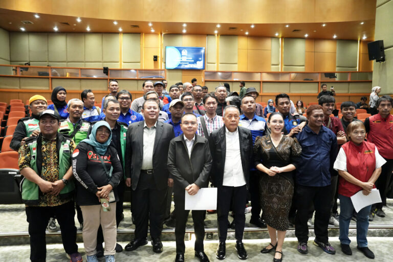 Audiensi dengan Driver Online, Wakil Ketua DPR RI Sufmi Dasco Siap Sampaikan Aspirasi ke Presiden 4 MF200033