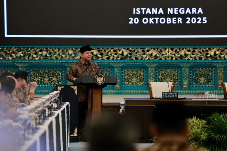 Prabowo: Tanggul Laut 535 Km di Pantura untuk Lindungi 50 Juta Warga dari Air Laut Naik 4 WhatsApp Image 2025 10 22 at 12.41.16