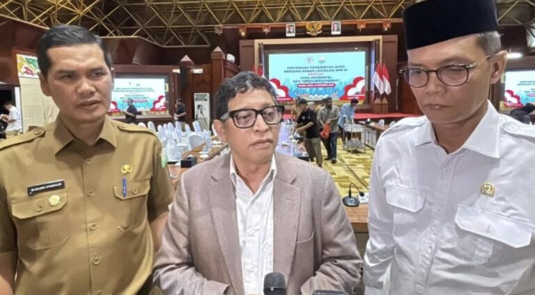 Bob Hasan Targetkan Revisi UU Pemerintahan Aceh Rampung Tahun 2025 4 WhatsApp Image 2025 10 22 at 15.43.24