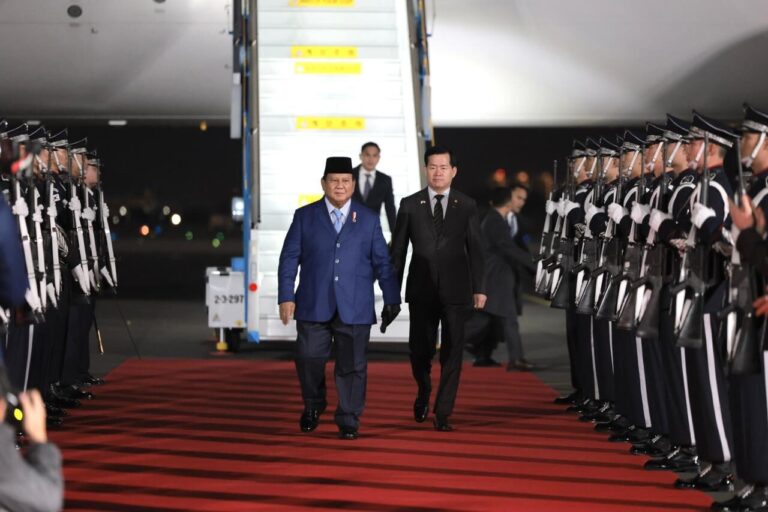 Tiba di Korsel, Prabowo Hadiri KTT APEC 2025: Perkuat Peran Indonesia di Asia Pasifik 4 WhatsApp Image 2025 10 31 at 10.57.06