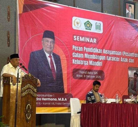 Menghadiri Seminar Pendidikan Keagamaan, Endro Hermono Tekankan Peran Pesantren dalam Pembentukan Karakter dan Kemandirian Keluarga 4 endro hermono 2 1