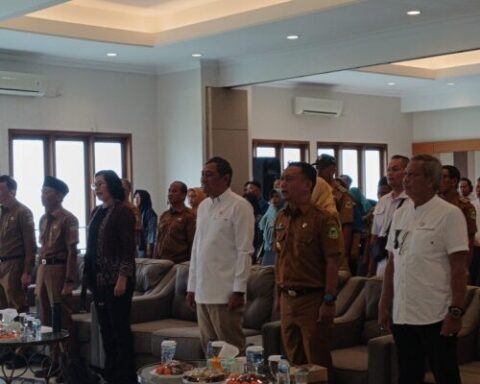 Rokhmat Ardiyan Soroti Pengelolaan Sampah di Kabupaten Kuningan 20 251104204437 kab k