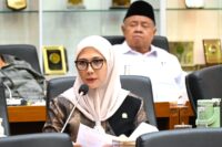 Anggota Baleg DPR RI Melati saat mengikuti rapat Pleno Penjelasan Pengusul Komisi VIII atas us20251106123800
