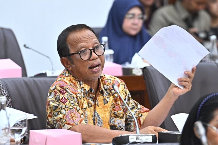 Khilmi Apresiasi Kinerja Pertamina Jaga Stabilitas Pasokan dan Kualitas BBM 4 Anggota Komisi VI DPR RI Khilmi saat mengikuti RDP Komisi VI DPR RI dengan Dirut PT Pertamina Perse20251119143810