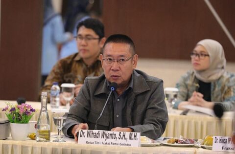 Banggar DPR Kunjungan ke Pemprov Sumut, Dorong Kendali Inflasi 6 Tim Kunker Banggar DPR RI dipimpin Wakil Ketua Banggar DPR RI Wihadi Wijanto berfoto bersama usai pe20251113205201