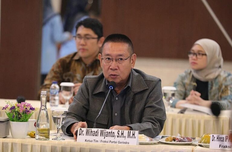 Tim Kunker Banggar DPR RI dipimpin Wakil Ketua Banggar DPR RI Wihadi Wijanto berfoto bersama usai pe20251113205201