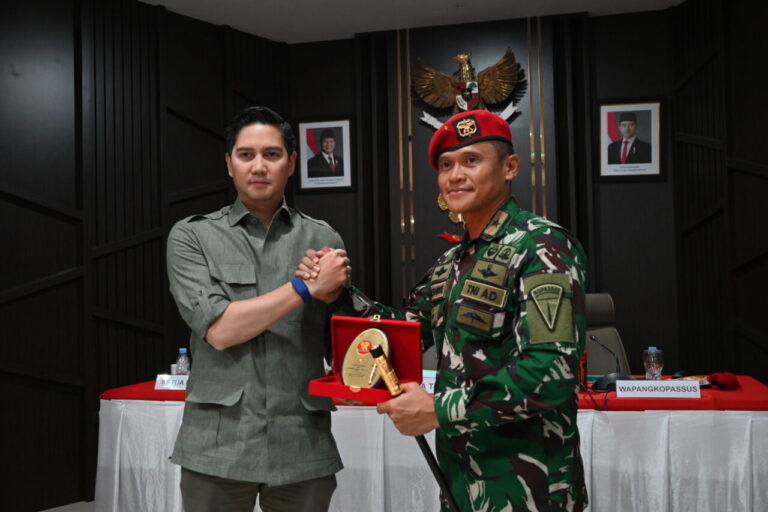 Wakil Ketua Komisi I DPR RI Budisatrio Djiwandono saat memimpin agenda Kunjungan Kerja Spesifik Komi20251106213451