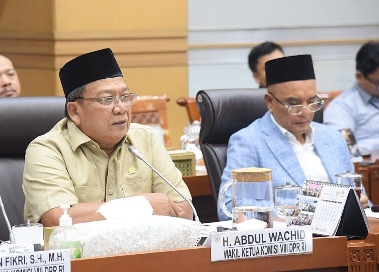 Komisi VIII DPR Pastikan Kesiapan Pelayanan Haji 2026 Berjalan Efisien dan Transparan 4 Wakil Ketua Komisi VIII DPR RI Abdul Wachid dalam Rapat Kerja Komisi VIII DPR RI dengan Menteri Haji20251106204133