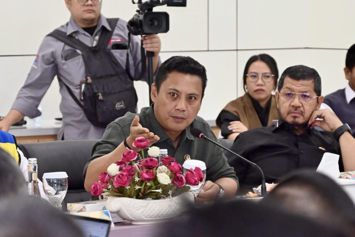 Komisi V DPR RI Dorong Mitigasi Kekeringan Berbasis Ketahanan Air Berkelanjutan 8 Wakil Ketua Komisi V DPR RI Andi Iwan Darmawan Aras saat memimpin pertemuan di kantor Jasa Marga Be20251107092232