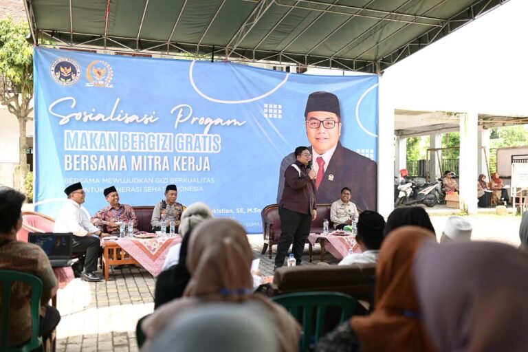 Kawendra Lukistian Ajak Masyarakat Kawal Program MBG di Jember 4 WhatsApp Image 2025 11 07 at 10.40.34