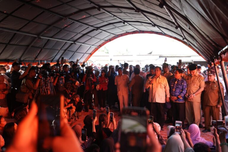 Prabowo Cek Padang Pariaman: Rumah Rusak Dibantu, Jembatan Dibangun, Akses Udara Diperkuat 4 WhatsApp Image 2025 12 02 at 11.23.26 2