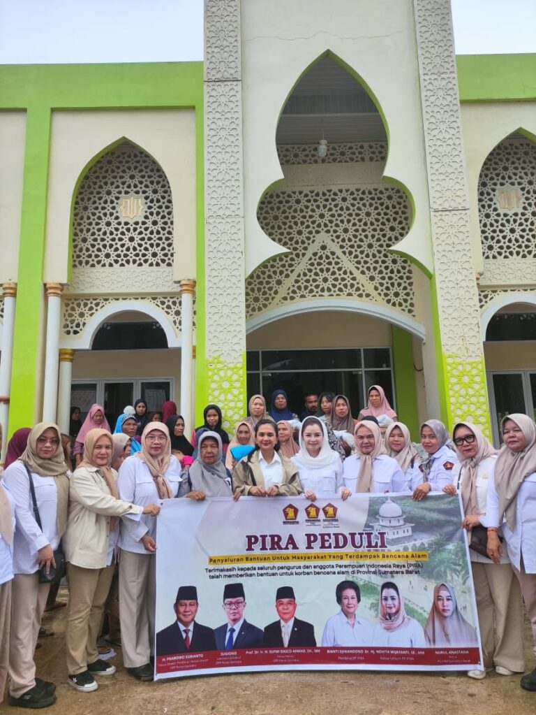 Fraksi Gerindra Salurkan Paket Bantuan untuk Perempuan dan Anak Korban Longsor di Kuranji Padang 4 WhatsApp Image 2025 12 11 at 12.47.22 cb80422f
