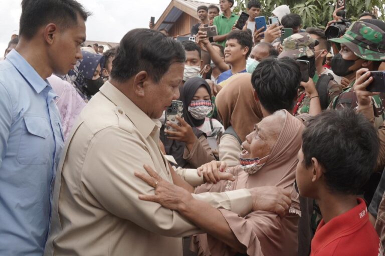 Prabowo Cek Langsung Aceh Tamiang: Mohon Maaf Jika Masih Ada Kekurangan, Pemerintah Terus Bekerja 4 WhatsApp Image 2025 12 12 at 13.57.58 1