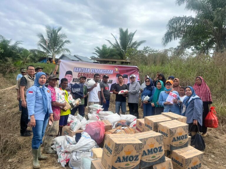 Tim Pengawas Kebencanaan DPR RI Kembali Salurkan Bantuan bagi Korban Banjir Aceh Tamiang 4 WhatsApp Image 2025 12 22 at 12.18.36
