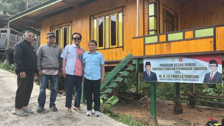 La Tinro La Tunrung Salurkan Program Bedah Rumah, Tingkatkan Kualitas Hunian Warga Enrekang 4 la tinro 3